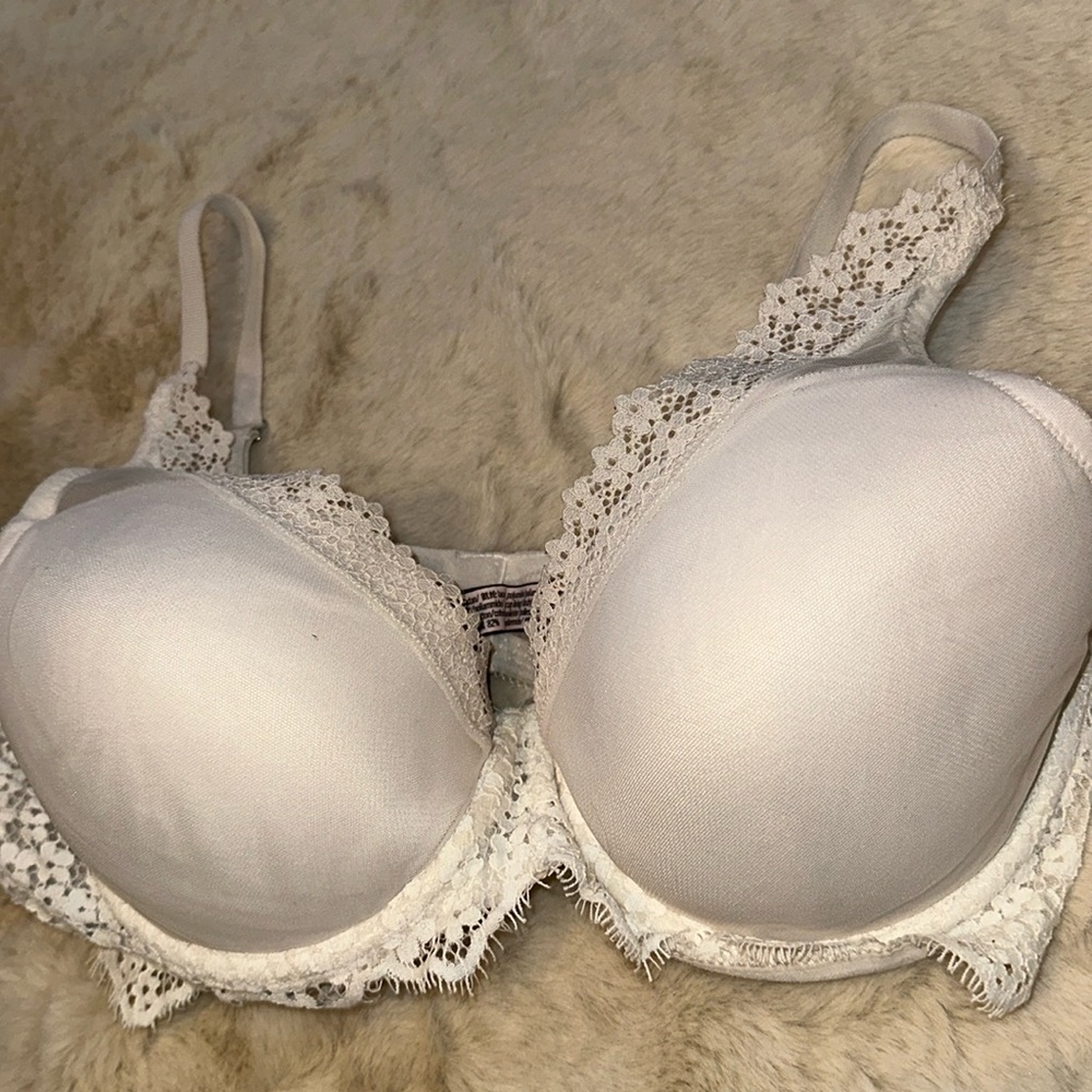White Lace Victoria’s Secret 36D  Dream Angels Bra